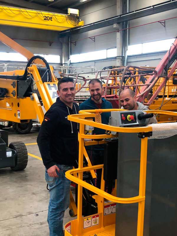 formación de carretillas elevadoras. Profesor y alumnos