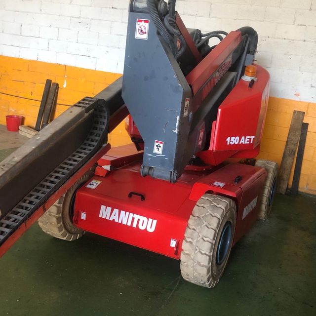 plataforma elevadora roja